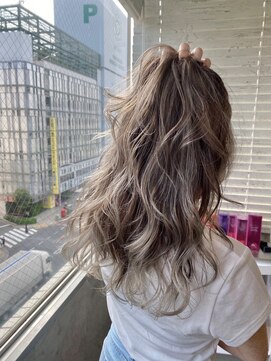 アポロ 横浜駅店(apollo) ハイライトバレイヤージュダブルカラーミルクティーベージュ