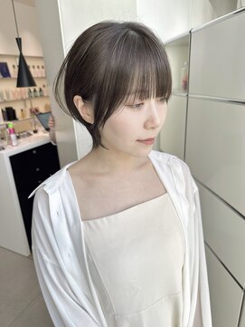 ステア ケース(stair case) 大人かわいい前下がり外ハネショートウルフ　耳かけ