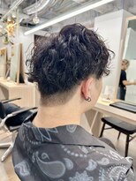 サロンドジョー(salon de joe)&nbsp;ツイストスパイラルパーマメンズマッシュ刈り上げ　奥東巧真
