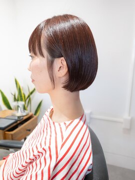 ウルト(ult) レッドブラウンカラーのミニボブ