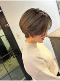 暗めグレージュのショートボブ