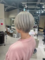 アミル(amiLe)&nbsp;ホワイトシルバー/マッシュショート