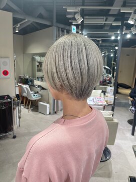 アミル(amiLe) ホワイトシルバー/マッシュショート