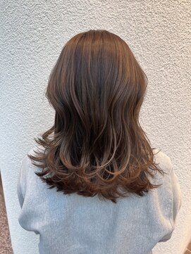 エルサフィロ ヨドヤバシ(el zafiro yodoyabashi) くびレイヤー前髪エモージュ小顔レイヤーカット20代30代40代50代