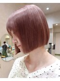 切りっぱなしボブ ピンクベージュ 暖色カラー くびれヘア 