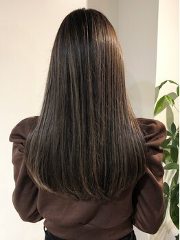 大人女性のお悩みに寄り添ったカラーをご提案。お洒落なグレイカラーから外国人風ヘア―まで幅広く対応◎