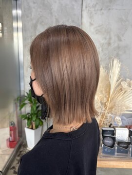 エッセンザ 梅田(ESSENZA) ハイトーン切りっぱなしボブ