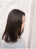 マットブルーとインナーカラーがアクセントの重めミディアム☆