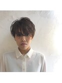 凛とした佇まいのショートヘア