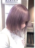 ペールラベンダーカラー×前下がりボブ