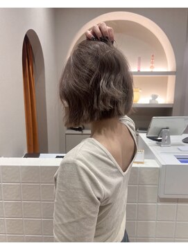 ニモ(NIMO.) ボブブリーチなしWカラーで叶う色素薄めカラー