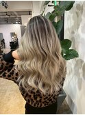 contrast beige balayage