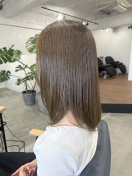 オアシス アン(oasis-un) 明るめオリーブカラー