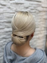 ラストーリア(La storia) 大人っぽいタイトシニヨン