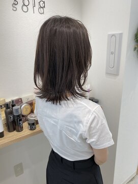 ソラ(sola) 自然な外はねミディアムボブ