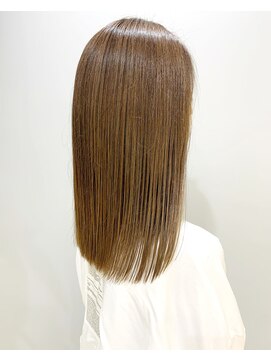 ジジ(jiji) ぱつっとストレート×ベージュ