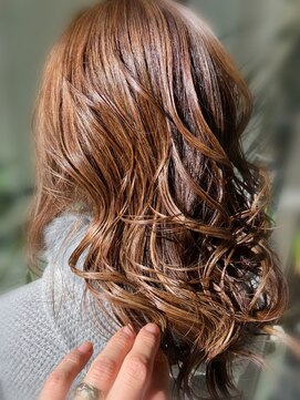 スリール 津田沼(Sourire) ミディアム/ベージュ/大人かわいい/流れるレイヤー[津田沼]