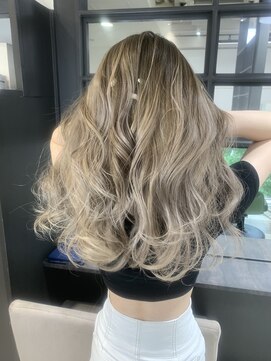 ロイオブジゼル(roi of GiseL) バレイヤージュカラー　ハイライトカラー