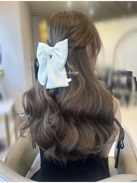 ミラ(MIRA) オリーブベージュ/エクステ/モテカラー/秋カラー【大阪 梅田】