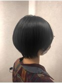 女性らしいフェミニンなショートスタイル