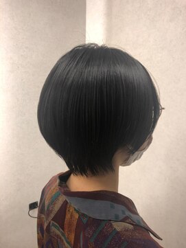 カウチ ヘアー ドレッシング(COUCH Hair Dressing) 女性らしいフェミニンなショートスタイル
