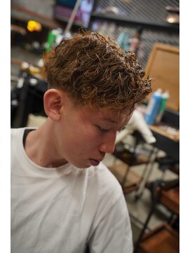 フォーコーナーズカットショップスリーセント 栄(FourCornersCutShop 3/cent) スパイラルパーマ