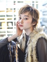 サークル(CIRCLE)&nbsp;マッシュショートカーキグレージュ大人かわいいフェザーバング