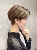 大人ショートヘア 丸顔面長ひし形丸み かっこいい前髪ありK05-18