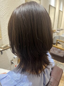 アマレット(Amaretto) 【グレージュ×ミディアムウルフ】