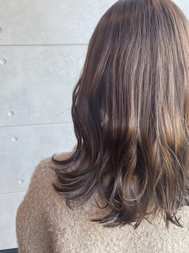 イロハ(iroh) イルミナカラー/くびれヘア/頭浸浴