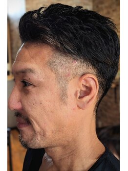 ジグザグ(ZigZag)の写真/《理容室ならではの魅力!!》カットやカラーメニューと併せて、眉毛や髭のお手入れが出来るサロン☆