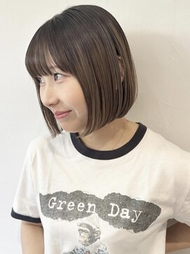 イル(ill) バレイヤージュ ブリーチ ベージュ ボブ 大須