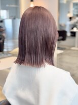 ケリーアン 太田(kelly.un)&nbsp;ピンクベージュ / 切りっぱなしボブ / ロブ / ブリーチカラー