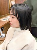 ぱつっとタイトなボブは自然な矯正で扱いやすさ◎