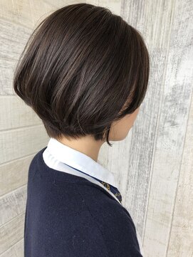 アンソレイユ ヘアー ガーデン(ensoleille hair garden) 前下がりショートボブ