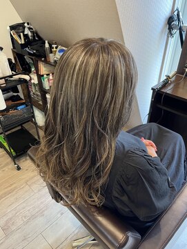 エストヘアーバイ フレンズ 新宿店(est hair by friends) 白髪ぼかしハイライト/グレージュ