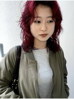 アルテペロ(arte pelo)&nbsp;【arte pelo】深みレッドのウェーブミディ