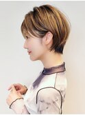 大人ショートヘアミルクティーブロンドワンホンレイヤー