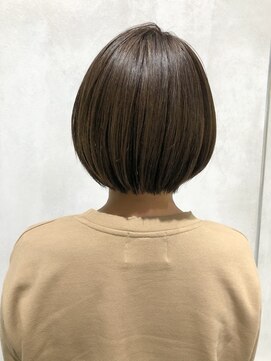 リコ(Lico) スタイリングが簡単な耳かけミニボブ