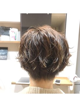 ダム(DaM) ゆるパーマショートボブ