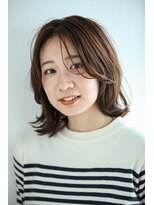 シーシーラボ(C,C-Lab)&nbsp;ウルフベースのミディアムボブ,外はね