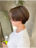 ショートヘア　ハンサムショート　ハイライト　ベージュ