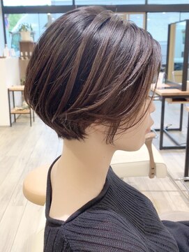 アイ(I.) 【 Ｉ. 】30代からの襟足すっきり前下がりショートボブ　川口