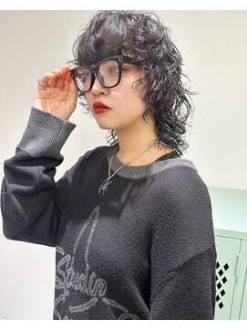 ホロ(hollo) ウルフパーマプードルパーマレイヤーカット