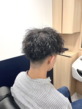 リバティシェアバーバー 銀座(LIBERTY SHARE BARBER) フェード×ツイストスパイラルパーマ