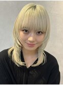 顔周りレイヤーカットくびれヘアミルクティーベージュカラー