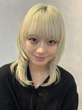 ノイ(noi) 顔周りレイヤーカットくびれヘアミルクティーベージュカラー