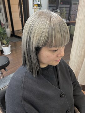 ヴォレ(voler) コントラストカラー　ハイトーンカラー　切りっぱなしボブ
