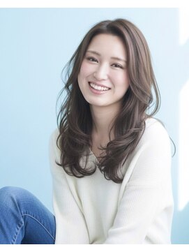 艶と透明感のアッシュロング