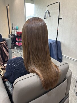 思わず触れたくなる、憧れのストレートロング